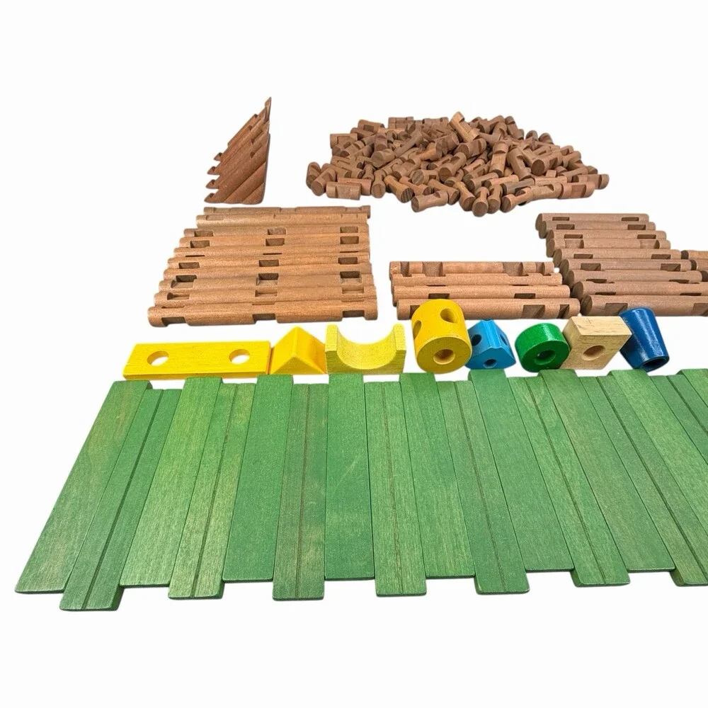 Lincoln Logs 162 Piece Mixed Set Wooden Building Toy Cabin Plus 20 Random Blocks - Picture 3 of 7